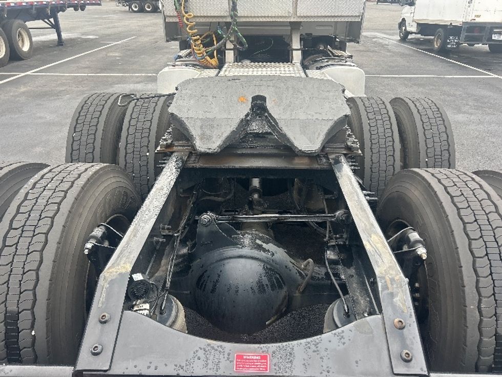 Day Cab Tractor-Heavy Duty Tractors-Volvo-2020-VNR64300-Winston Salem-NC-433,007\n\t\tmiles-$ 42,000 - Image 6