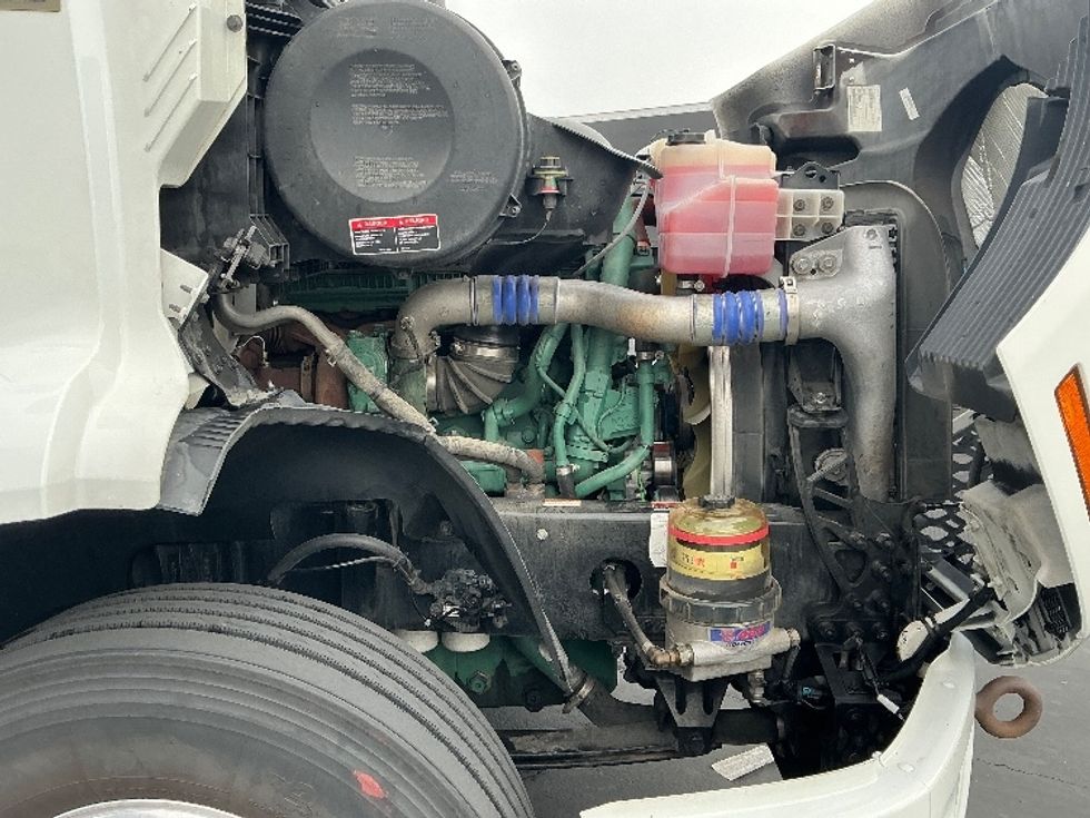 Day Cab Tractor-Heavy Duty Tractors-Volvo-2020-VNR64300-Woodland-CA-509,858\n\t\tmiles-$ 37,500 - Image 15