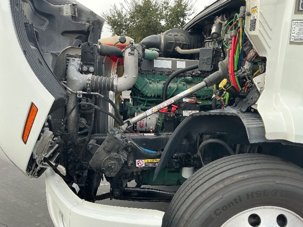 Day Cab Tractor-Heavy Duty Tractors-Volvo-2020-VNR64300-Woodland-CA-509,858\n\t\tmiles-$ 37,500 - Image 16