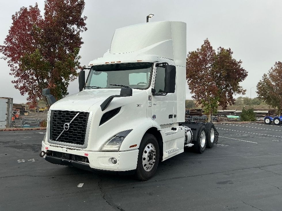 Day Cab Tractor-Heavy Duty Tractors-Volvo-2020-VNR64300-Woodland-CA-509,858\n\t\tmiles-$ 37,500 - Image 3