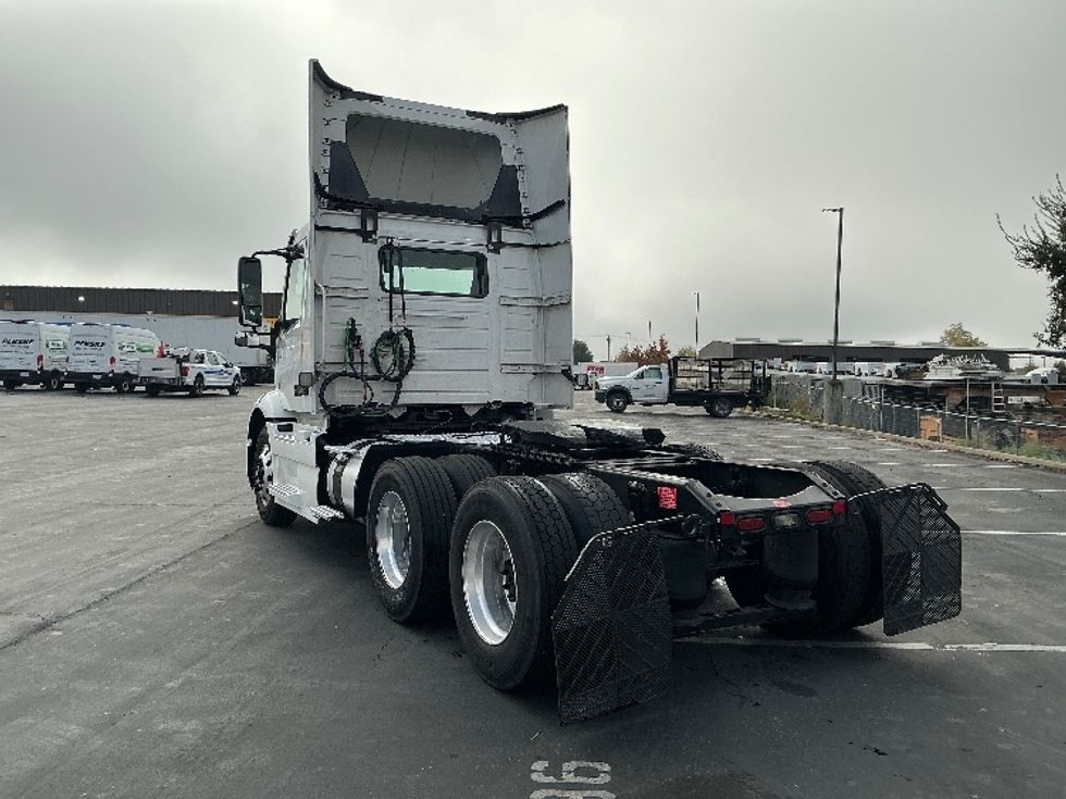 Day Cab Tractor-Heavy Duty Tractors-Volvo-2020-VNR64300-Woodland-CA-509,858\n\t\tmiles-$ 37,500 - Image 5