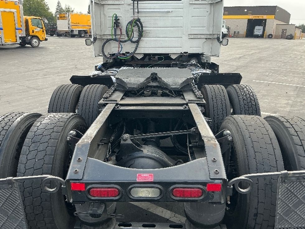 Day Cab Tractor-Heavy Duty Tractors-Volvo-2020-VNR64300-Woodland-CA-509,858\n\t\tmiles-$ 37,500 - Image 6