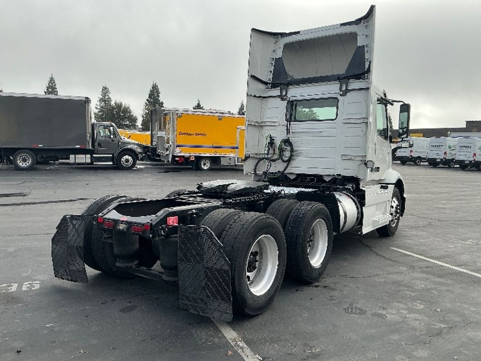 Day Cab Tractor-Heavy Duty Tractors-Volvo-2020-VNR64300-Woodland-CA-509,858\n\t\tmiles-$ 37,500 - Image 7