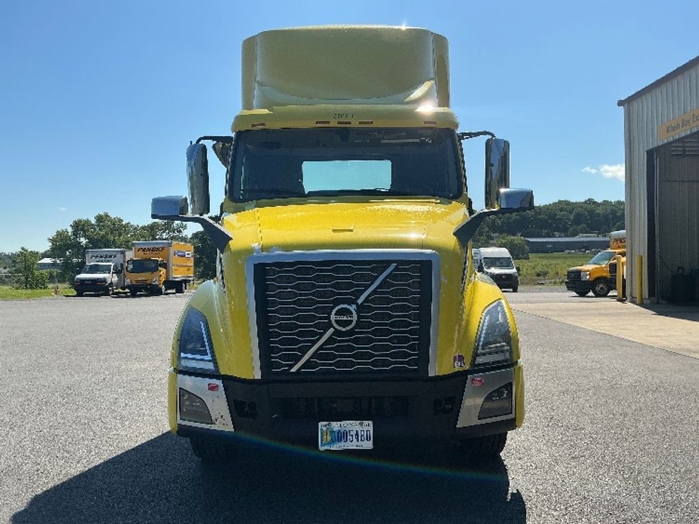 Day Cab Tractor-Heavy Duty Tractors-Volvo-2021-VNL42300-Duncansville-PA-640,056\n\t\tmiles-$ 24,250 - Image 2