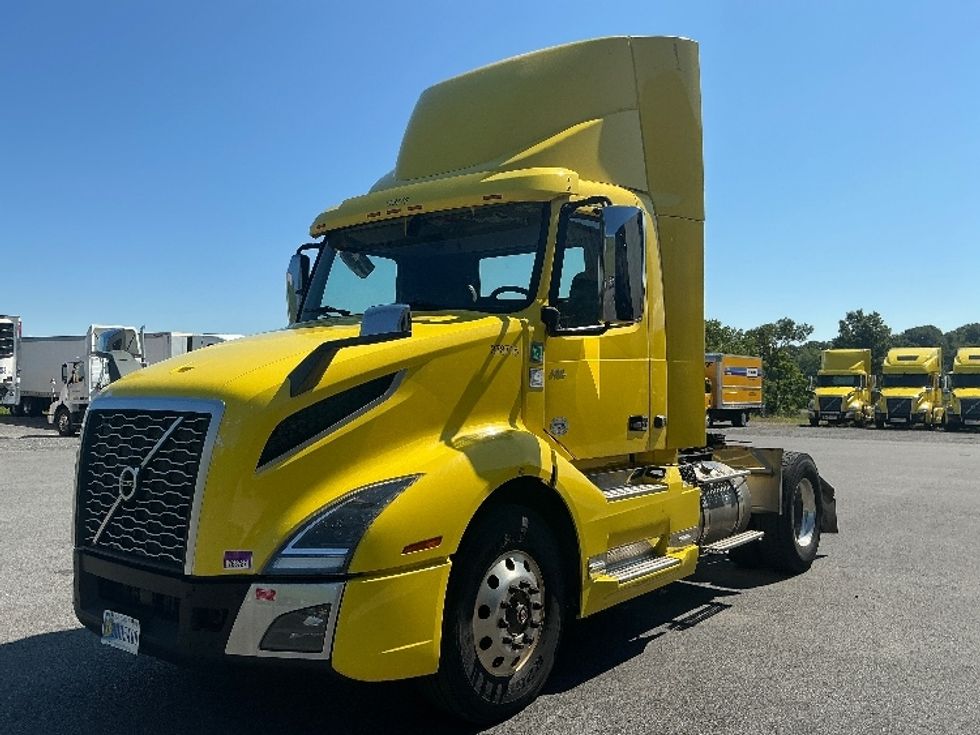 Day Cab Tractor-Heavy Duty Tractors-Volvo-2021-VNL42300-Duncansville-PA-640,056\n\t\tmiles-$ 24,250 - Image 3