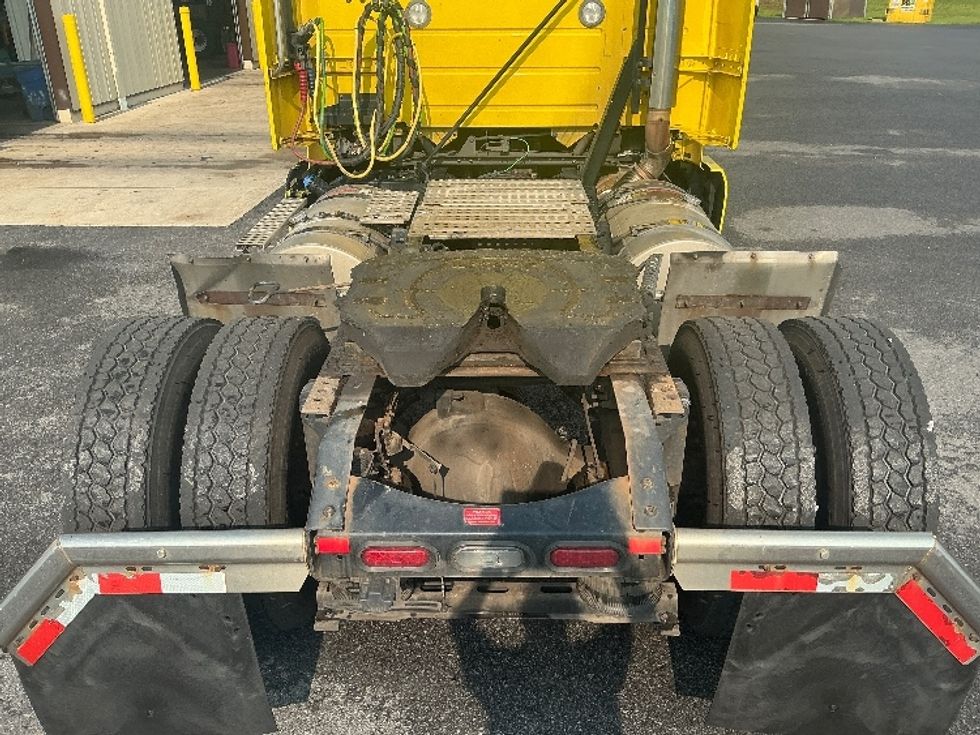 Day Cab Tractor-Heavy Duty Tractors-Volvo-2021-VNL42300-Duncansville-PA-640,056\n\t\tmiles-$ 24,250 - Image 6