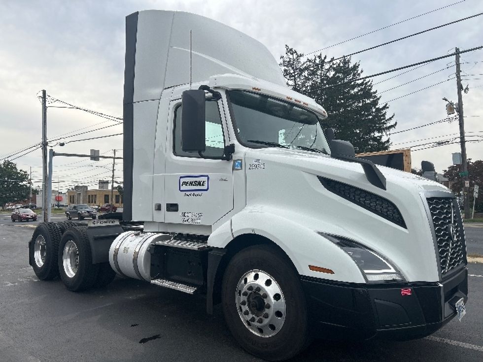 Day Cab Tractor-Heavy Duty Tractors-Volvo-2021-VNL64T300-Allentown-PA-178,873\n\t\tmiles-$ 65,750 - Image 1