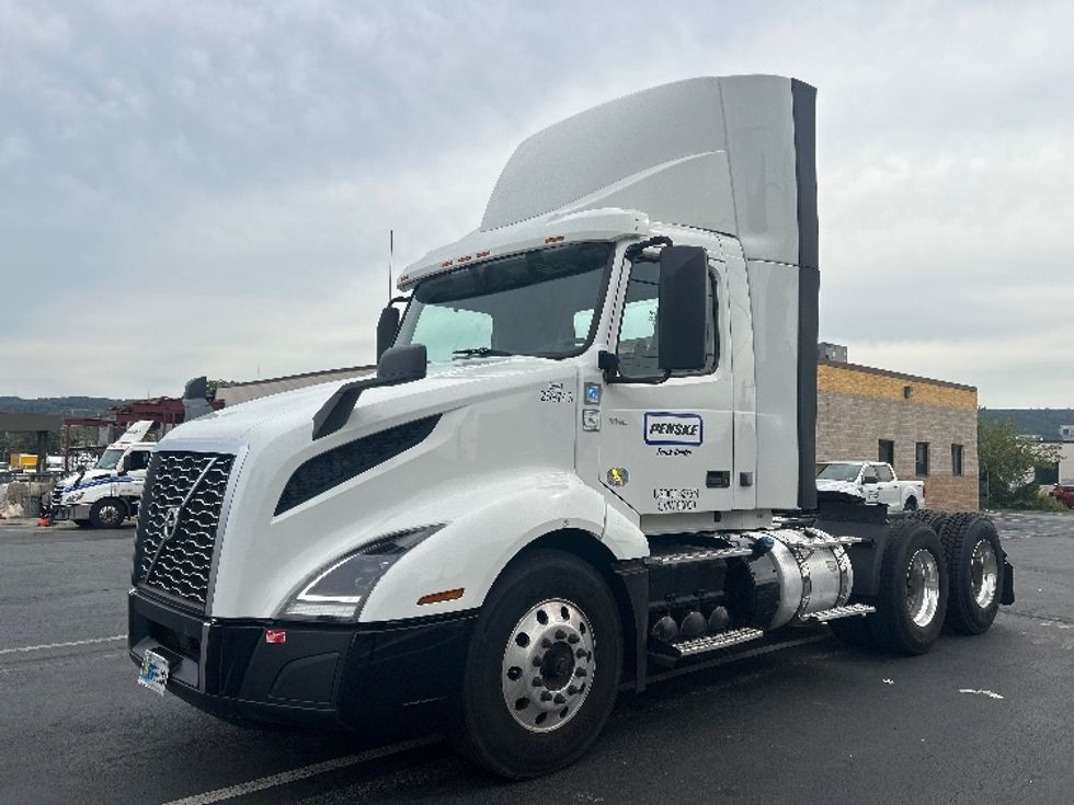 Day Cab Tractor-Heavy Duty Tractors-Volvo-2021-VNL64T300-Allentown-PA-178,873\n\t\tmiles-$ 65,750 - Image 3