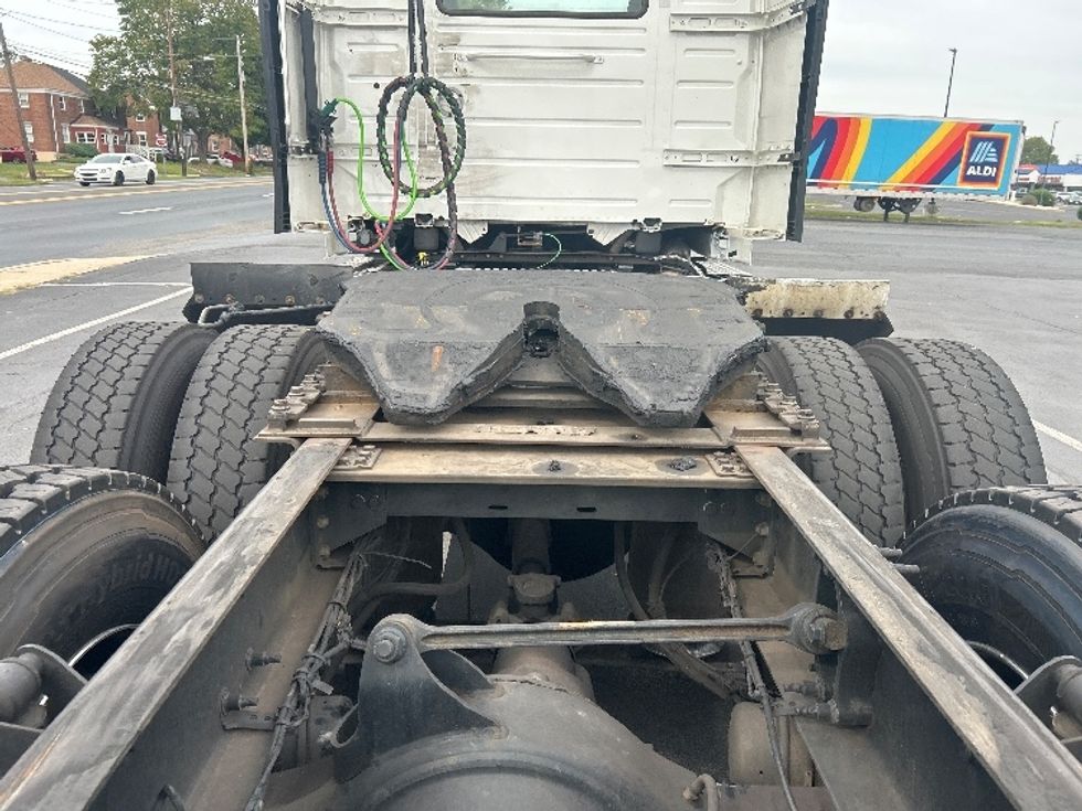 Day Cab Tractor-Heavy Duty Tractors-Volvo-2021-VNL64T300-Allentown-PA-178,873\n\t\tmiles-$ 65,750 - Image 6