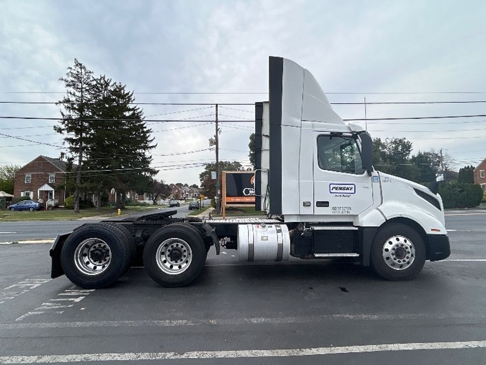 Day Cab Tractor-Heavy Duty Tractors-Volvo-2021-VNL64T300-Allentown-PA-178,873\n\t\tmiles-$ 65,750 - Image 8