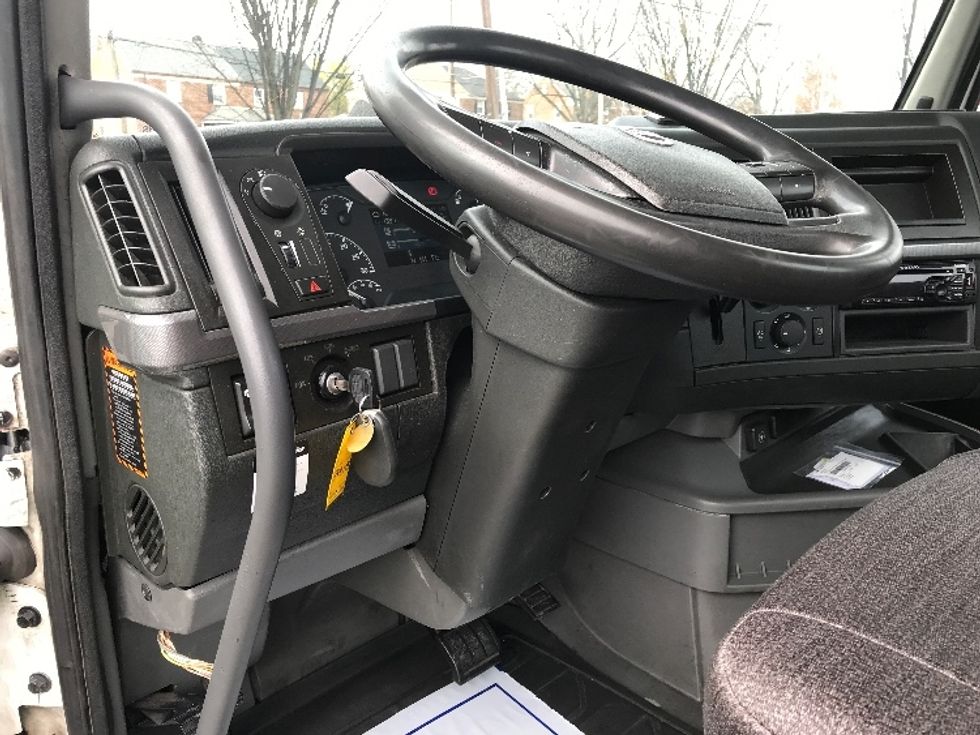 Day Cab Tractor-Heavy Duty Tractors-Volvo-2021-VNL64T300-Allentown-PA-225,865\n\t\tmiles-$ 63,000 - Image 10