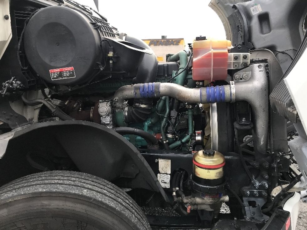 Day Cab Tractor-Heavy Duty Tractors-Volvo-2021-VNL64T300-Allentown-PA-225,865\n\t\tmiles-$ 63,000 - Image 15