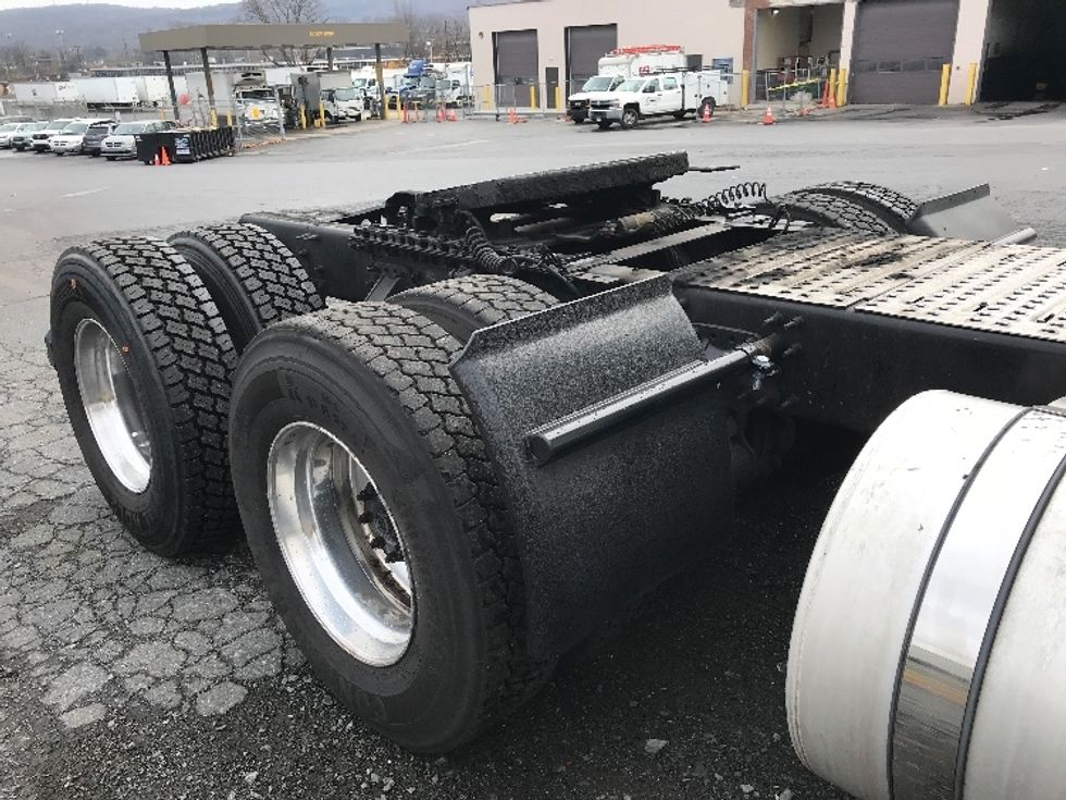 Day Cab Tractor-Heavy Duty Tractors-Volvo-2021-VNL64T300-Allentown-PA-225,865\n\t\tmiles-$ 63,000 - Image 18