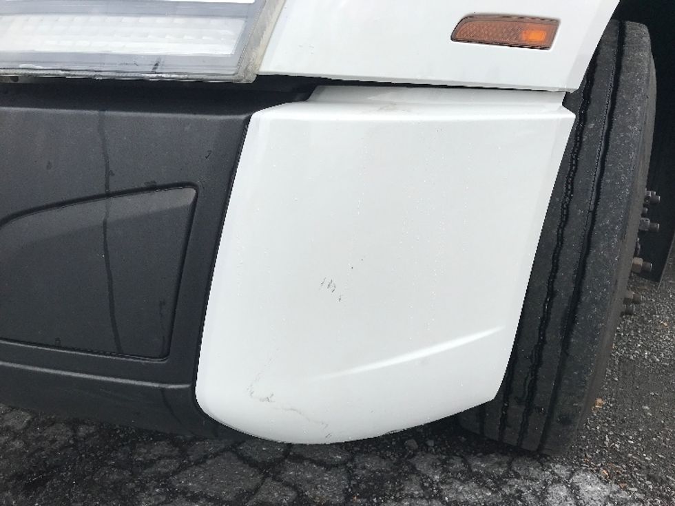 Day Cab Tractor-Heavy Duty Tractors-Volvo-2021-VNL64T300-Allentown-PA-225,865\n\t\tmiles-$ 63,000 - Image 19