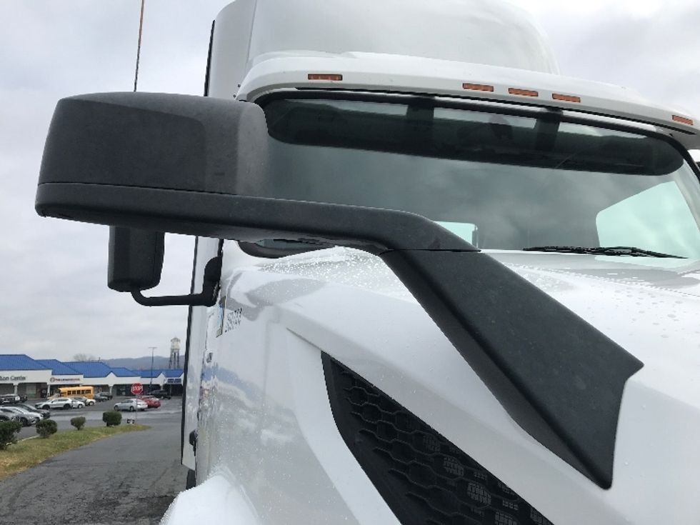 Day Cab Tractor-Heavy Duty Tractors-Volvo-2021-VNL64T300-Allentown-PA-225,865\n\t\tmiles-$ 63,000 - Image 20