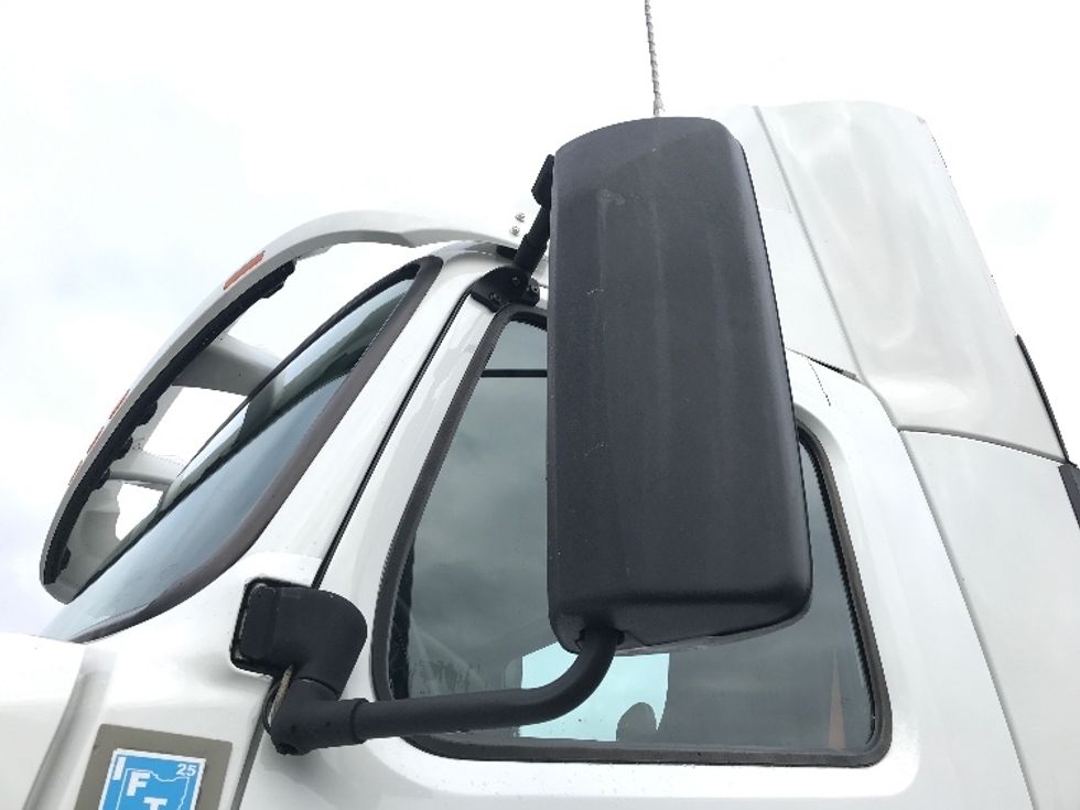 Day Cab Tractor-Heavy Duty Tractors-Volvo-2021-VNL64T300-Allentown-PA-225,865\n\t\tmiles-$ 63,000 - Image 21