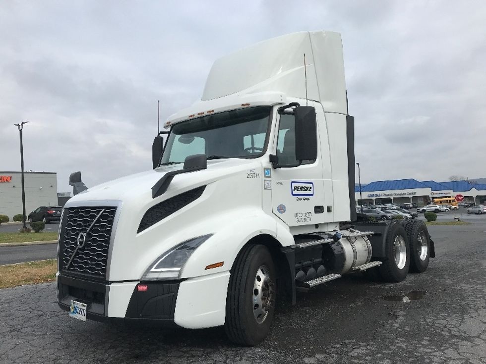 2021 Volvo Truck VNL photo 3
