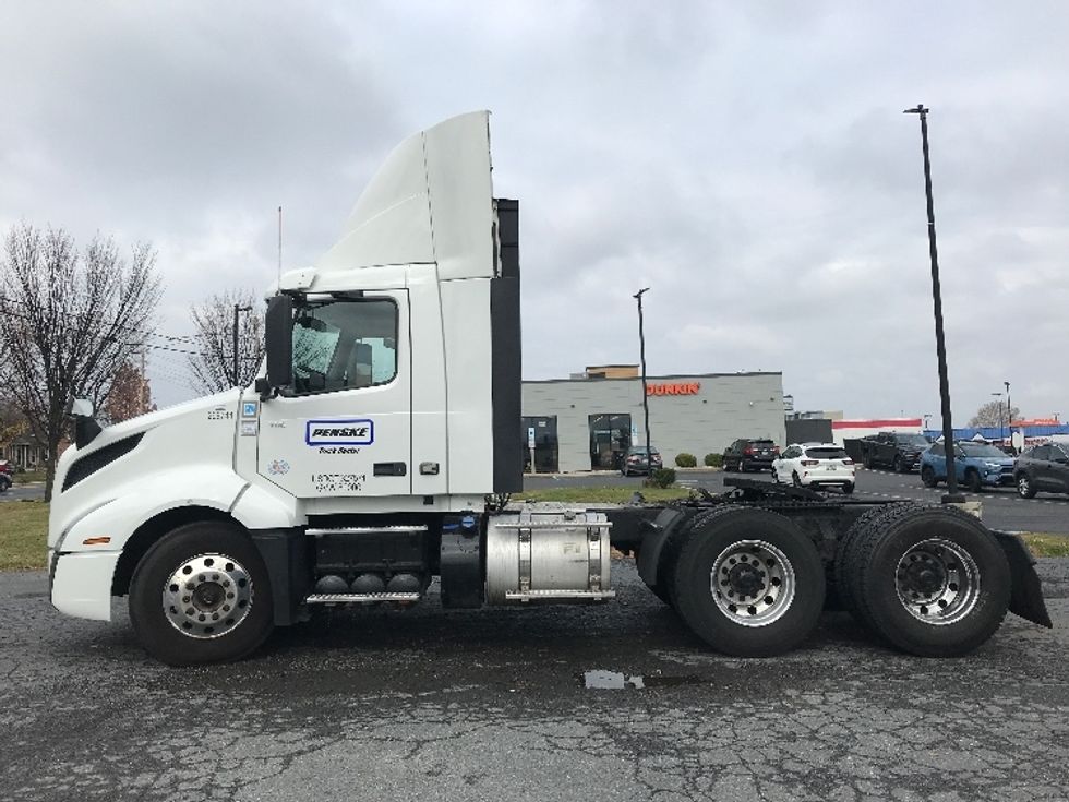 2021 Volvo Truck VNL photo 4