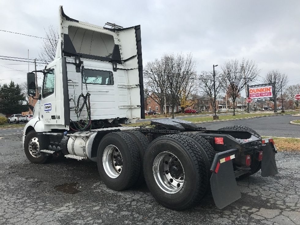 Day Cab Tractor-Heavy Duty Tractors-Volvo-2021-VNL64T300-Allentown-PA-225,865\n\t\tmiles-$ 63,000 - Image 5