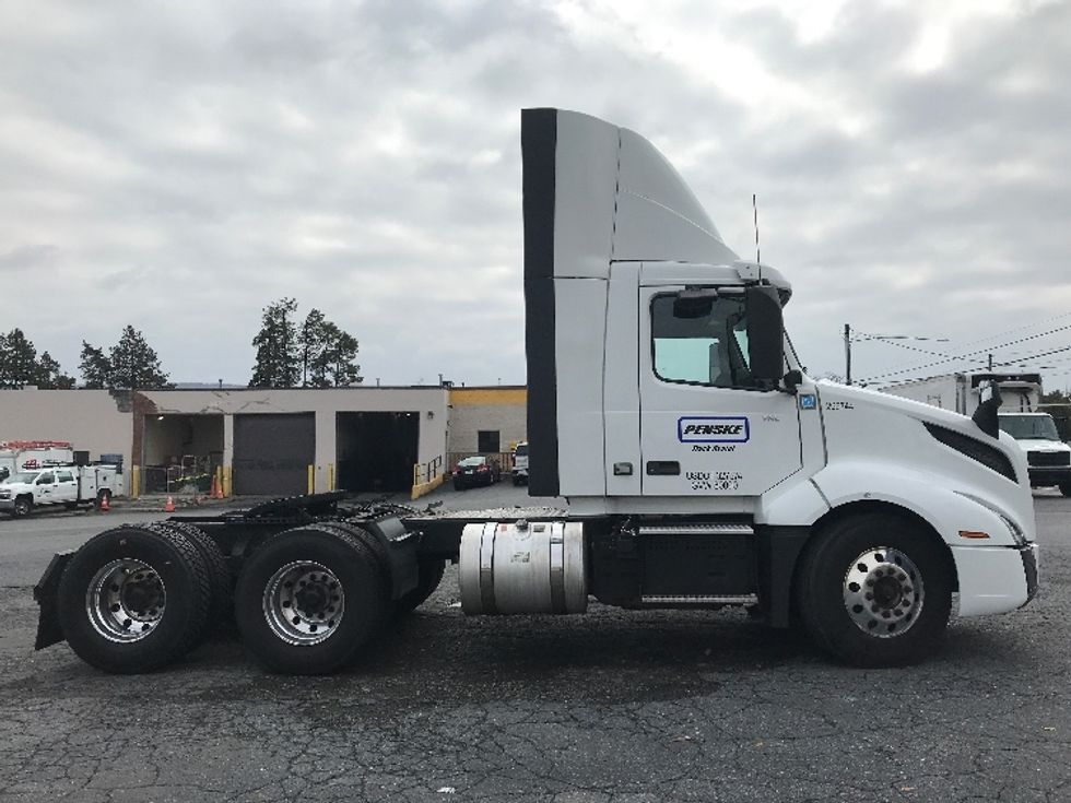 Day Cab Tractor-Heavy Duty Tractors-Volvo-2021-VNL64T300-Allentown-PA-225,865\n\t\tmiles-$ 63,000 - Image 8