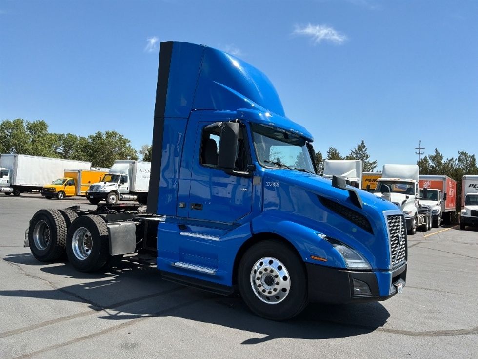 Day Cab Tractor-Heavy Duty Tractors-Volvo-2021-VNL64T300-Aurora-CO-208,797\n\t\tmiles-$ 59,750 - Image 1