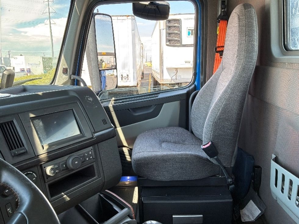 Day Cab Tractor-Heavy Duty Tractors-Volvo-2021-VNL64T300-Aurora-CO-208,797\n\t\tmiles-$ 59,750 - Image 10