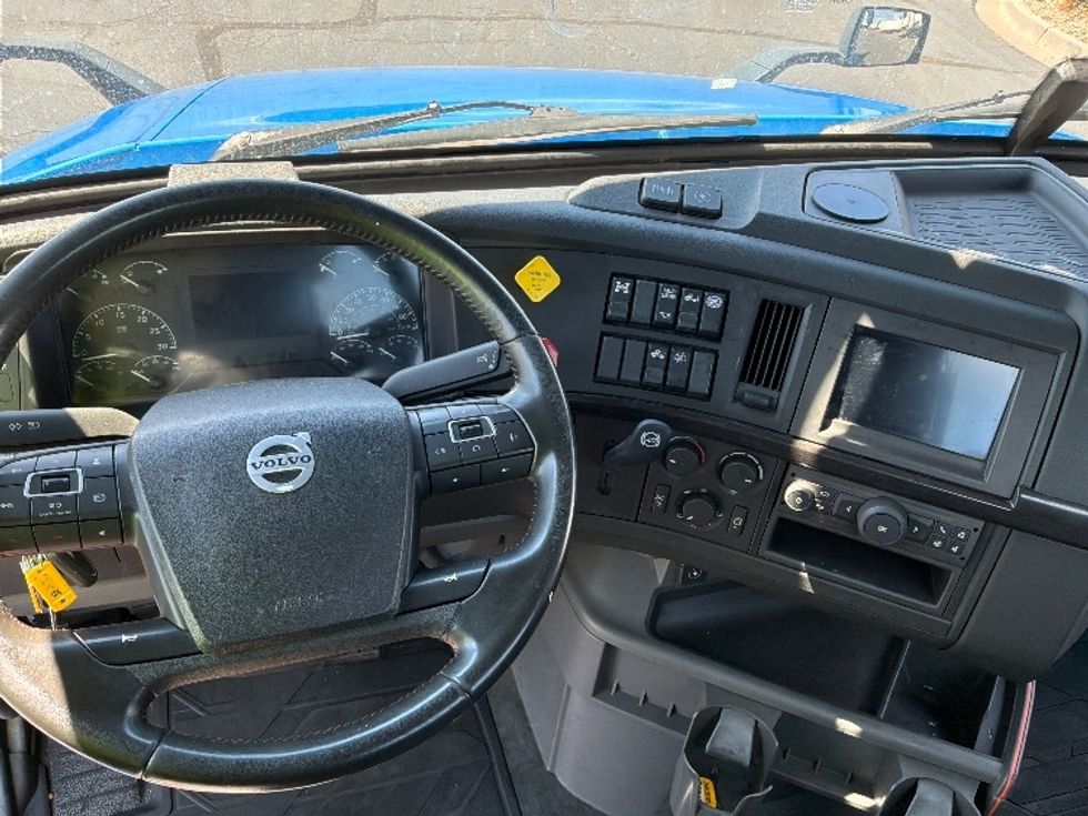 Day Cab Tractor-Heavy Duty Tractors-Volvo-2021-VNL64T300-Aurora-CO-208,797\n\t\tmiles-$ 59,750 - Image 11