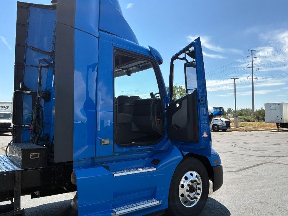 Day Cab Tractor-Heavy Duty Tractors-Volvo-2021-VNL64T300-Aurora-CO-208,797\n\t\tmiles-$ 59,750 - Image 12