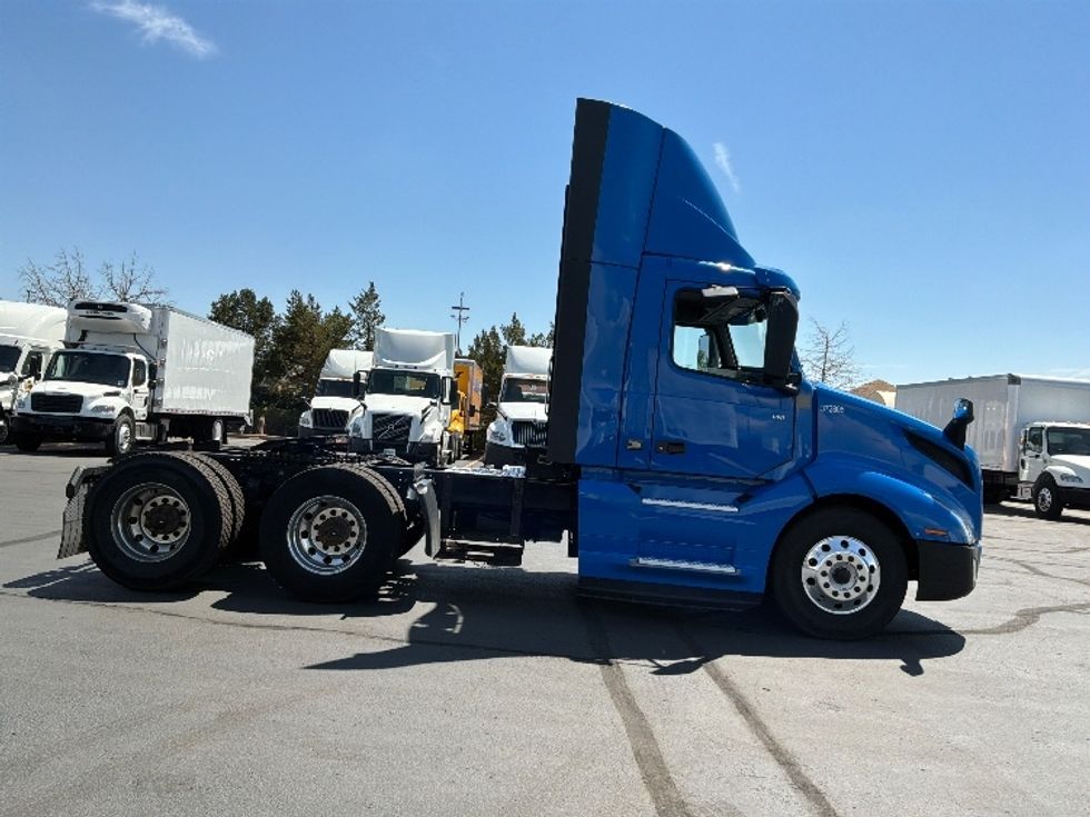 Day Cab Tractor-Heavy Duty Tractors-Volvo-2021-VNL64T300-Aurora-CO-208,797\n\t\tmiles-$ 59,750 - Image 8