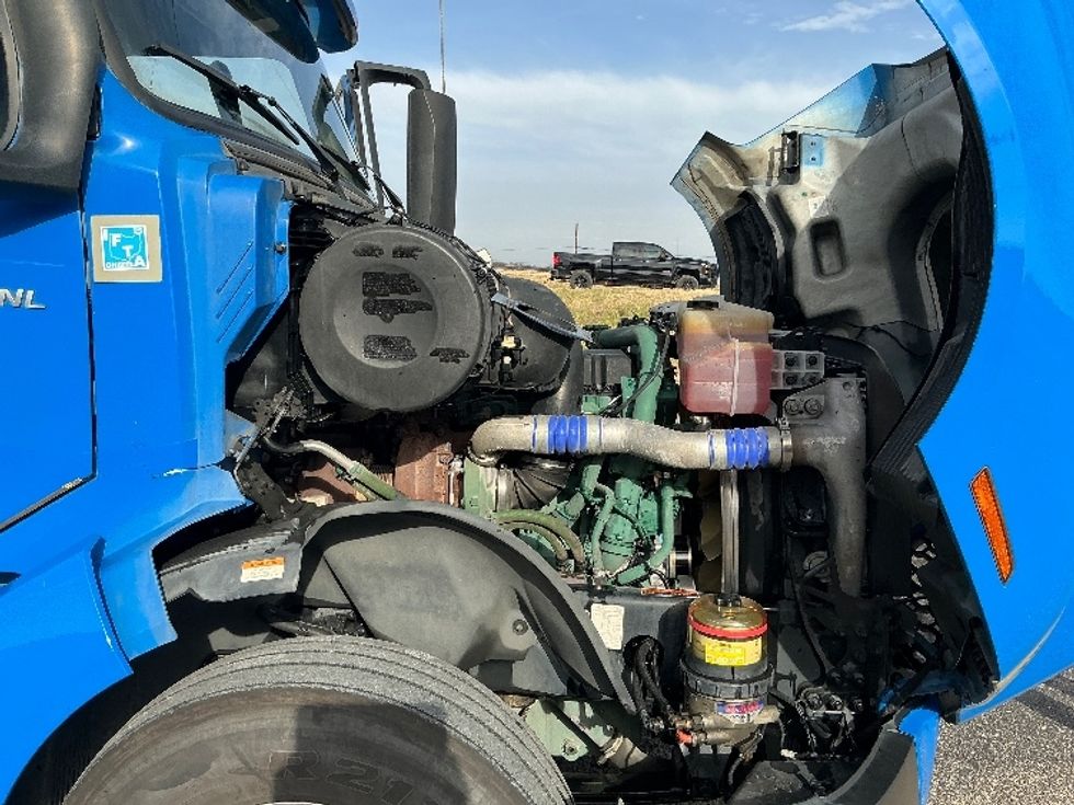 Day Cab Tractor-Heavy Duty Tractors-Volvo-2021-VNL64T300-Dallas-TX-638,195\n\t\tmiles-$ 32,250 - Image 15