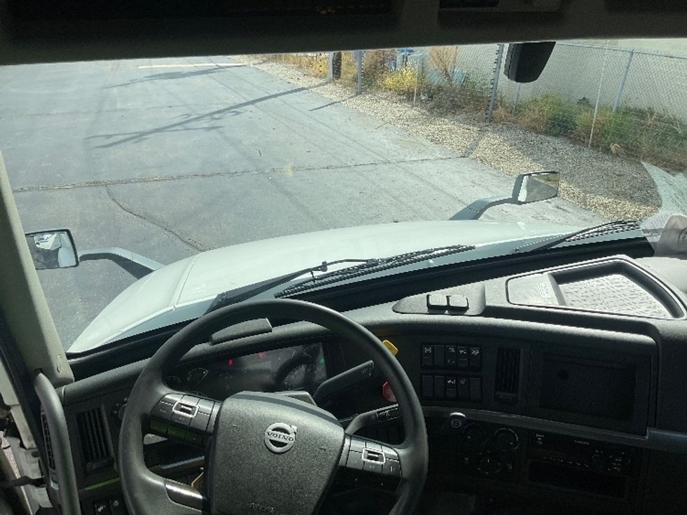 Day Cab Tractor-Heavy Duty Tractors-Volvo-2021-VNL64T300-Dayton-OH-505,168\n\t\tmiles-$ 43,500 - Image 11