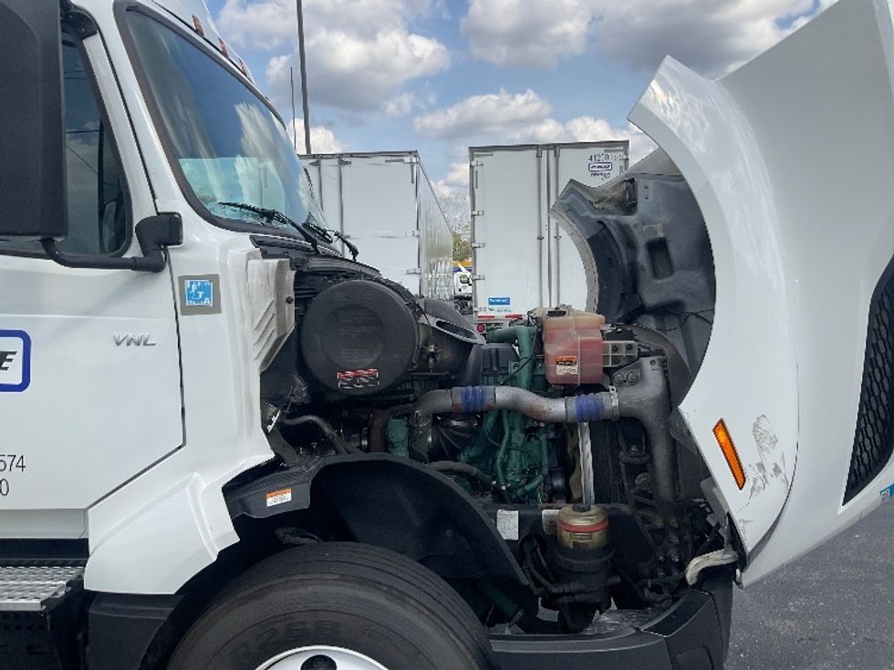Day Cab Tractor-Heavy Duty Tractors-Volvo-2021-VNL64T300-Dayton-OH-505,168\n\t\tmiles-$ 43,500 - Image 15