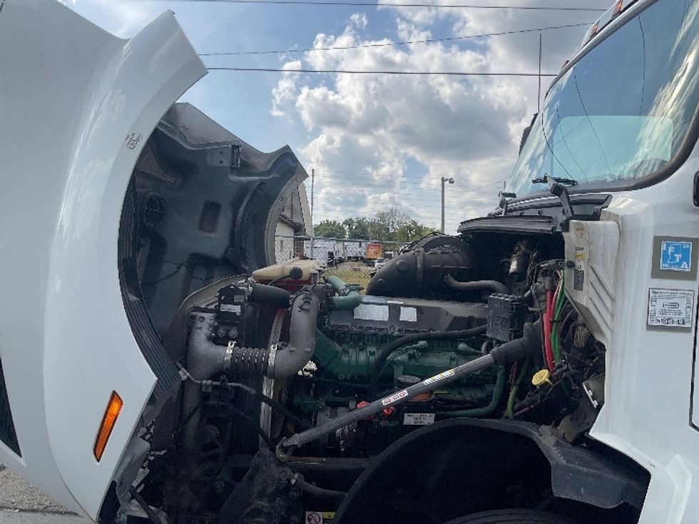 Day Cab Tractor-Heavy Duty Tractors-Volvo-2021-VNL64T300-Dayton-OH-505,168\n\t\tmiles-$ 43,500 - Image 16