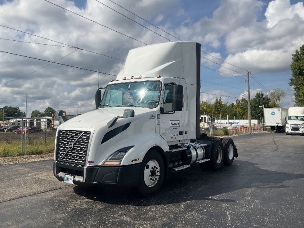 Day Cab Tractor-Heavy Duty Tractors-Volvo-2021-VNL64T300-Dayton-OH-505,168\n\t\tmiles-$ 43,500 - Image 3