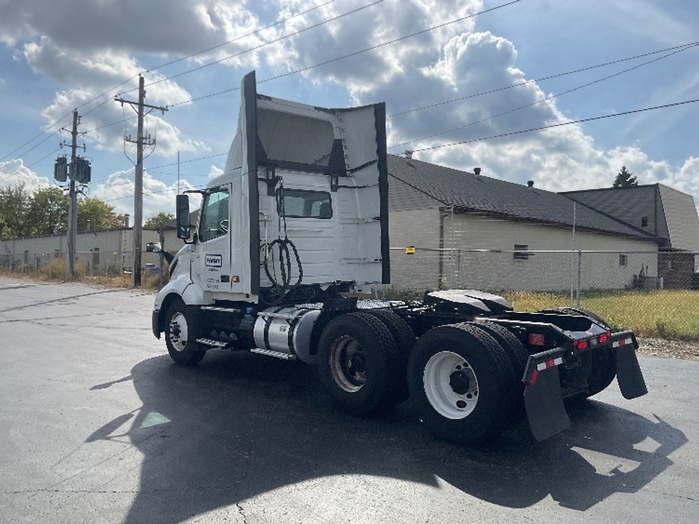 Day Cab Tractor-Heavy Duty Tractors-Volvo-2021-VNL64T300-Dayton-OH-505,168\n\t\tmiles-$ 43,500 - Image 5