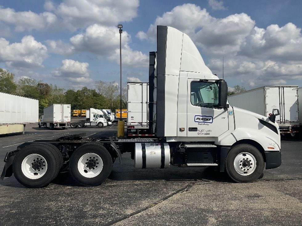 Day Cab Tractor-Heavy Duty Tractors-Volvo-2021-VNL64T300-Dayton-OH-505,168\n\t\tmiles-$ 43,500 - Image 8