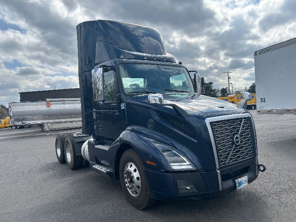 Day Cab Tractor-Heavy Duty Tractors-Volvo-2021-VNL64T300-Hot Springs-AR-348,748\n\t\tmiles-$ 60,000 - Image 1
