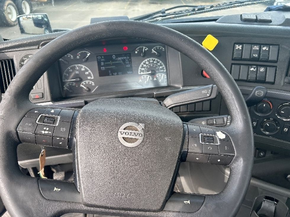 Day Cab Tractor-Heavy Duty Tractors-Volvo-2021-VNL64T300-Hot Springs-AR-348,748\n\t\tmiles-$ 60,000 - Image 11