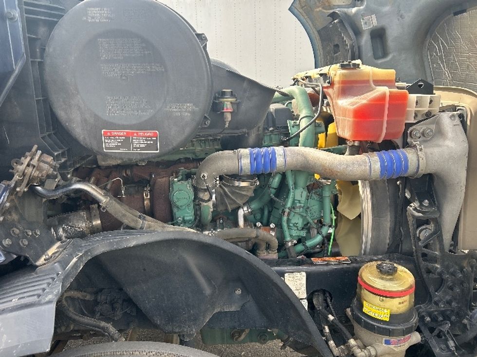 Day Cab Tractor-Heavy Duty Tractors-Volvo-2021-VNL64T300-Hot Springs-AR-348,748\n\t\tmiles-$ 60,000 - Image 15