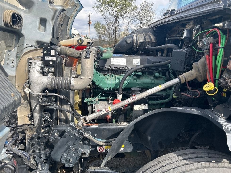 Day Cab Tractor-Heavy Duty Tractors-Volvo-2021-VNL64T300-Hot Springs-AR-348,748\n\t\tmiles-$ 60,000 - Image 16