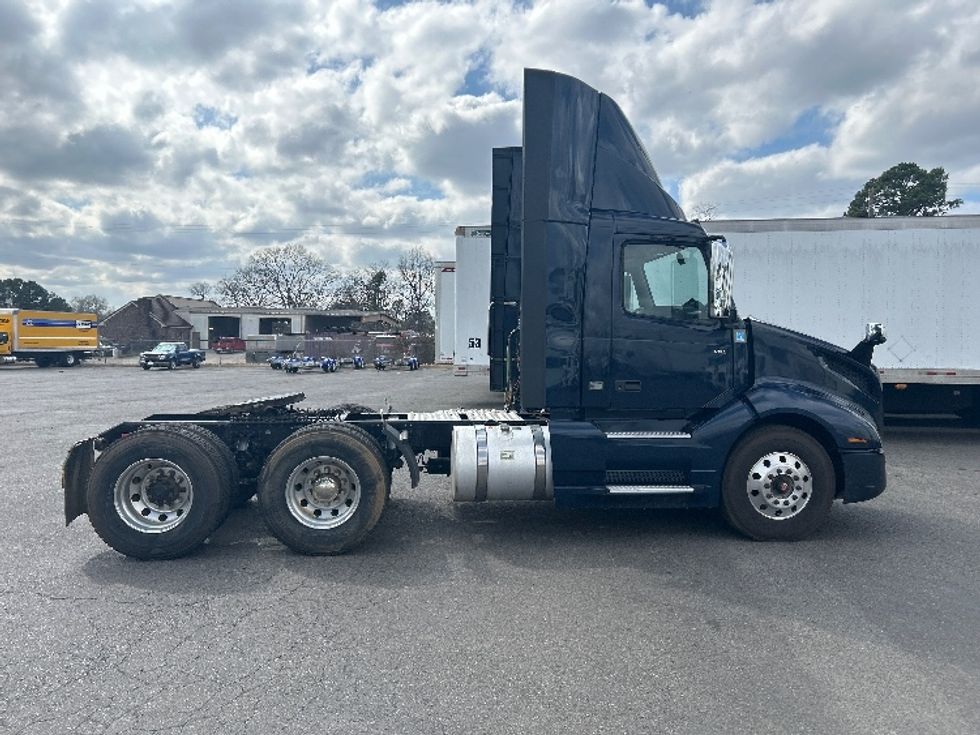 Day Cab Tractor-Heavy Duty Tractors-Volvo-2021-VNL64T300-Hot Springs-AR-348,748\n\t\tmiles-$ 60,000 - Image 8