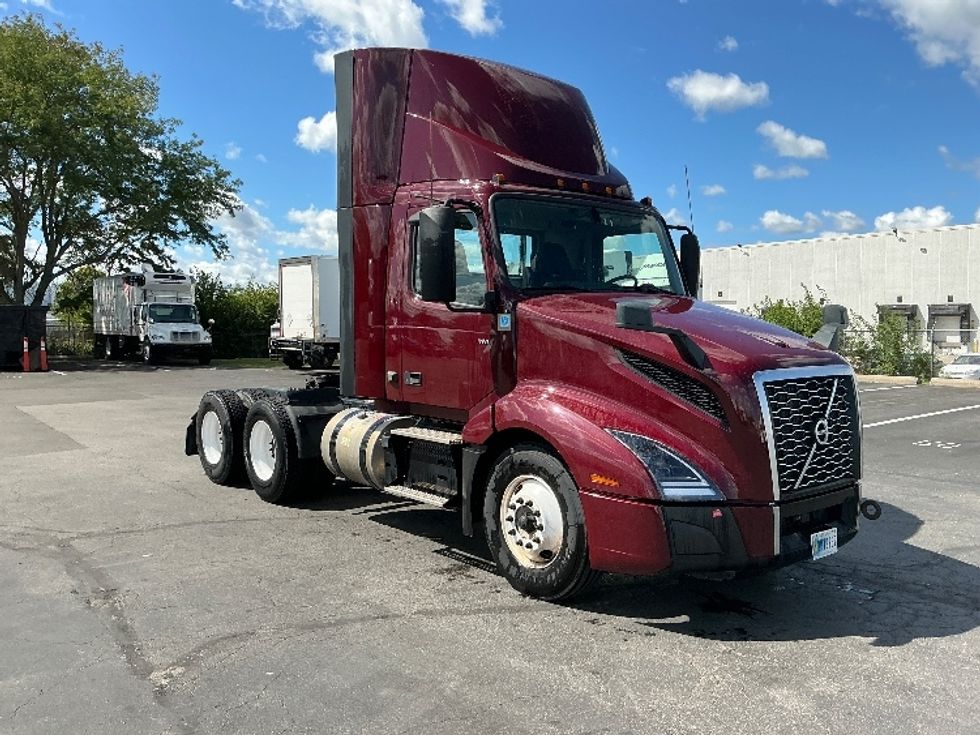 Day Cab Tractor-Heavy Duty Tractors-Volvo-2021-VNL64T300-Indianapolis-IN-433,886\n\t\tmiles-$ 52,000 - Image 1
