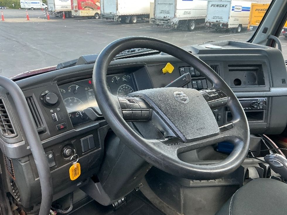 Day Cab Tractor-Heavy Duty Tractors-Volvo-2021-VNL64T300-Indianapolis-IN-433,886\n\t\tmiles-$ 52,000 - Image 10