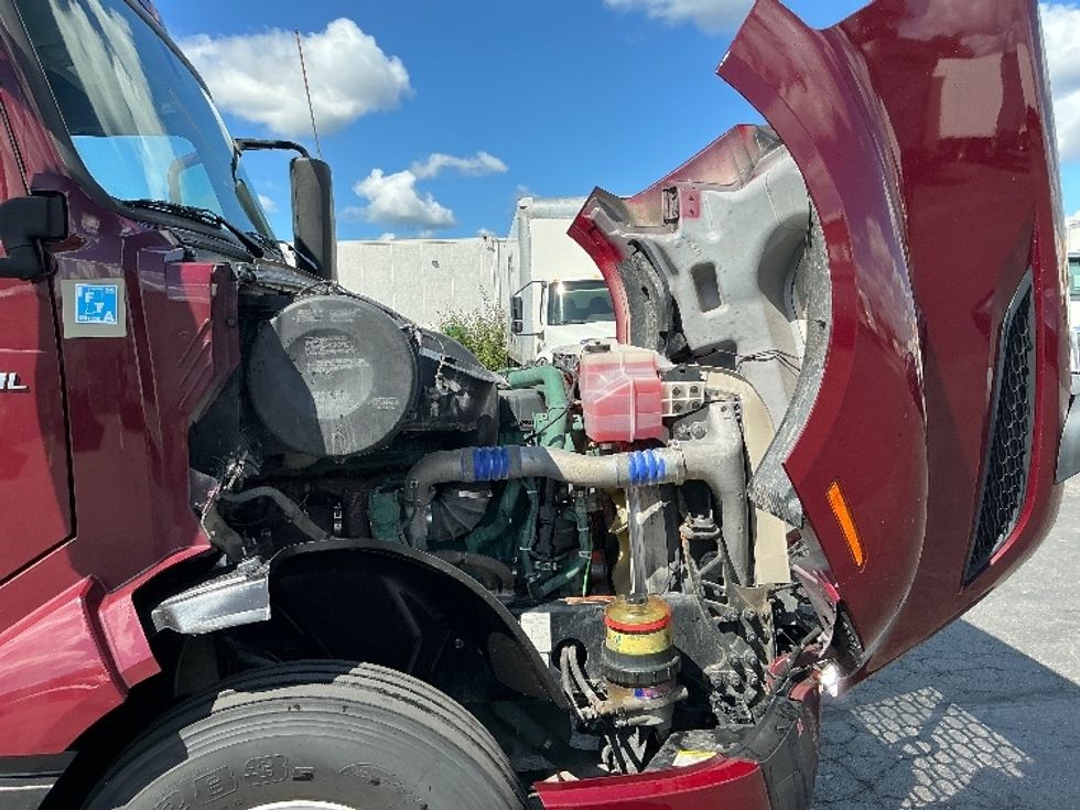 Day Cab Tractor-Heavy Duty Tractors-Volvo-2021-VNL64T300-Indianapolis-IN-433,886\n\t\tmiles-$ 52,000 - Image 15