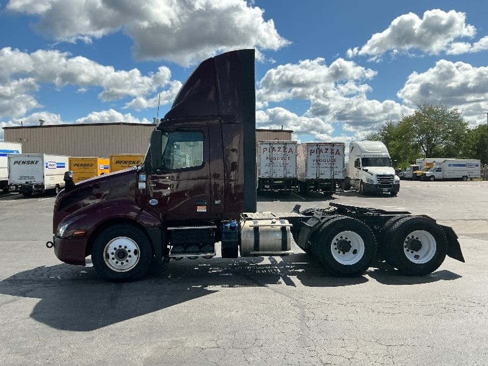 Day Cab Tractor-Heavy Duty Tractors-Volvo-2021-VNL64T300-Indianapolis-IN-433,886\n\t\tmiles-$ 52,000 - Image 4