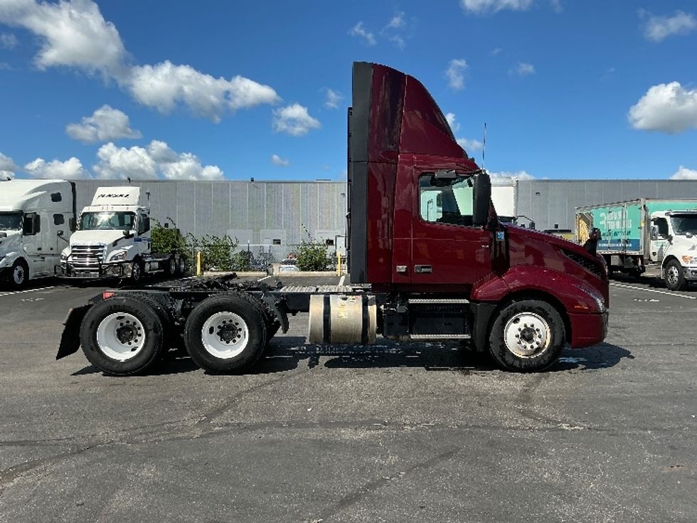 Day Cab Tractor-Heavy Duty Tractors-Volvo-2021-VNL64T300-Indianapolis-IN-433,886\n\t\tmiles-$ 52,000 - Image 8