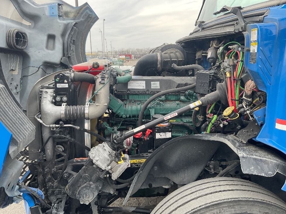 Day Cab Tractor-Heavy Duty Tractors-Volvo-2021-VNL64T300-Kansas City-MO-822,923\n\t\tmiles-$ 28,000 - Image 16
