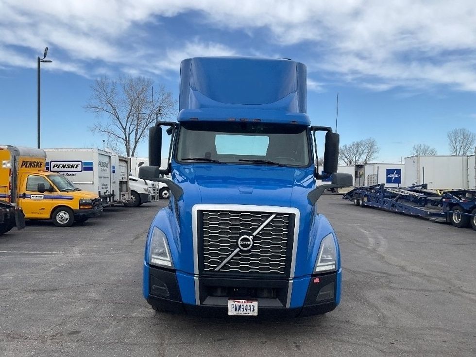 Day Cab Tractor-Heavy Duty Tractors-Volvo-2021-VNL64T300-Kansas City-MO-822,923\n\t\tmiles-$ 28,000 - Image 2