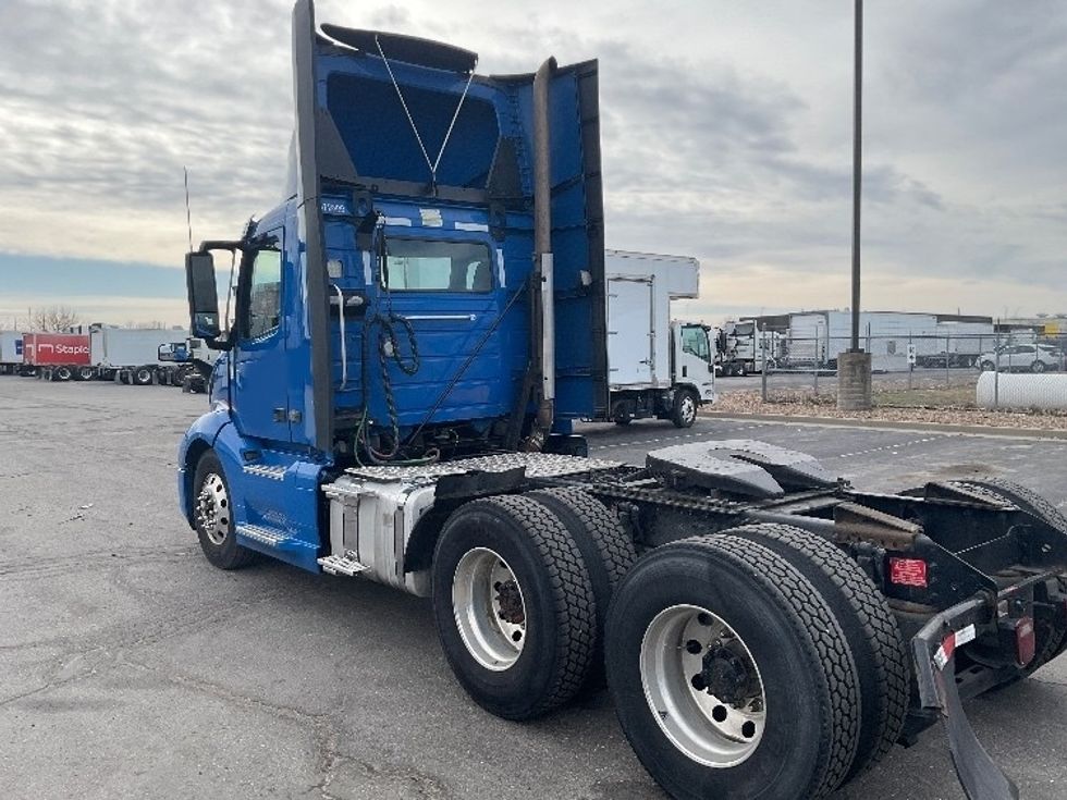 Day Cab Tractor-Heavy Duty Tractors-Volvo-2021-VNL64T300-Kansas City-MO-822,923\n\t\tmiles-$ 28,000 - Image 5