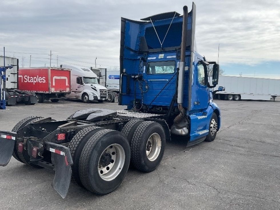 Day Cab Tractor-Heavy Duty Tractors-Volvo-2021-VNL64T300-Kansas City-MO-822,923\n\t\tmiles-$ 28,000 - Image 7